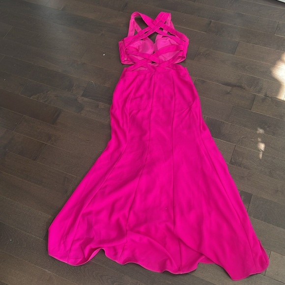 Gown - Picture 4 of 5